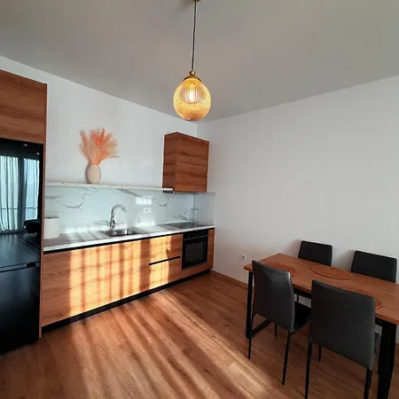 Solix Skyline Apartman Tirana
