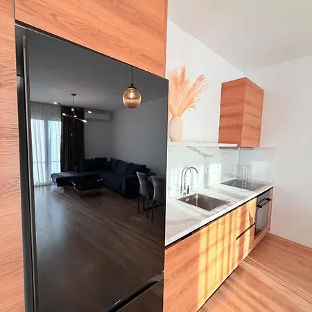 Solix Skyline Apartman Tirana